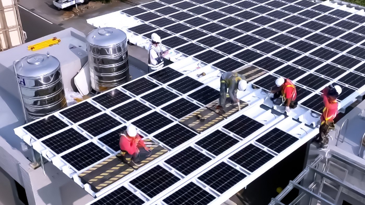友達打造光電建築一體化整合建材，開發SunSteel光電整合型浪板，實現快速安裝、避免二次施工，讓屋頂光電躍升未來建物新標配。